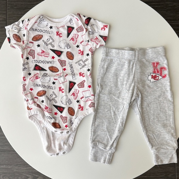 Kansas City Chiefs Baby Bundle 6 Months - Picture 11 of 16